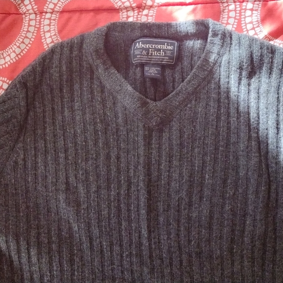 Good condition Abercrombie & Fitch mostly wool sweater - Picture 2 of 4